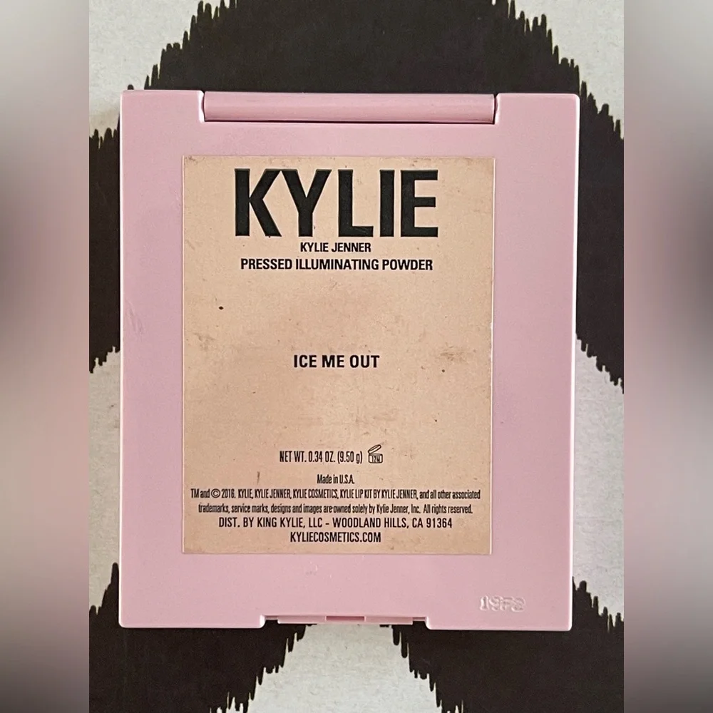 Kylie Cosmetics Ice Me Out Illuminating Powder - Picture 3 of 4